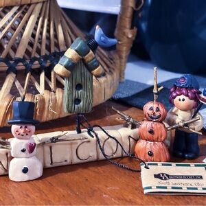 BLOSSOM BUCKET Welcome Sign Mini festive figurines Holiday Decor Set